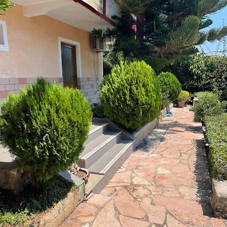 Elias Guest House Sarande Bagian luar foto