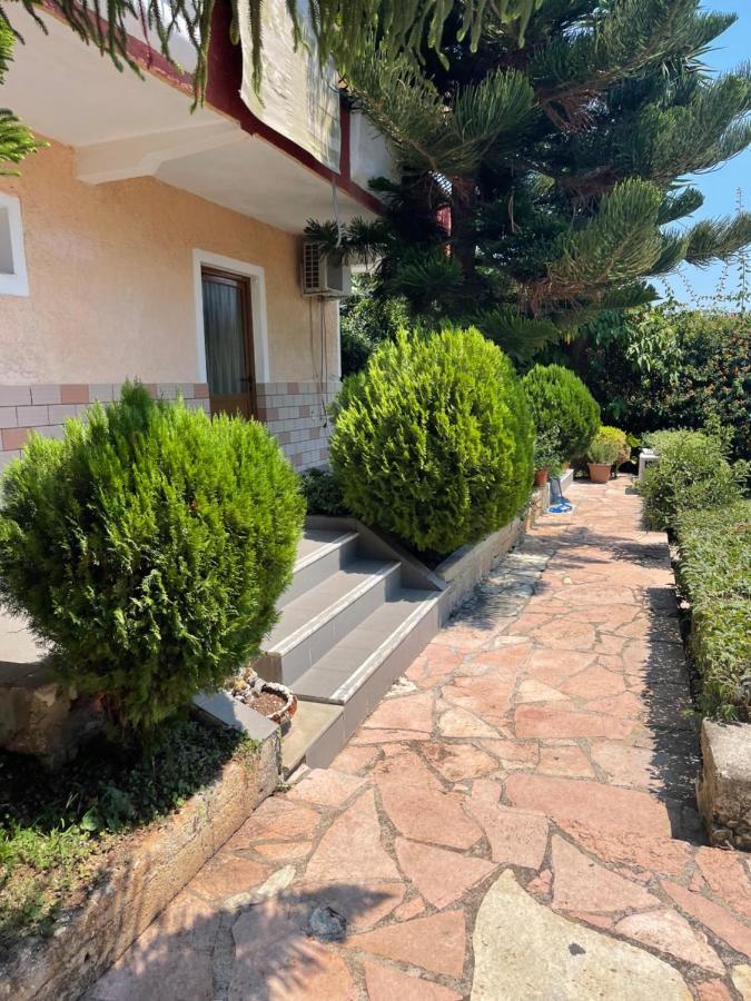 Elias Guest House Sarande Bagian luar foto
