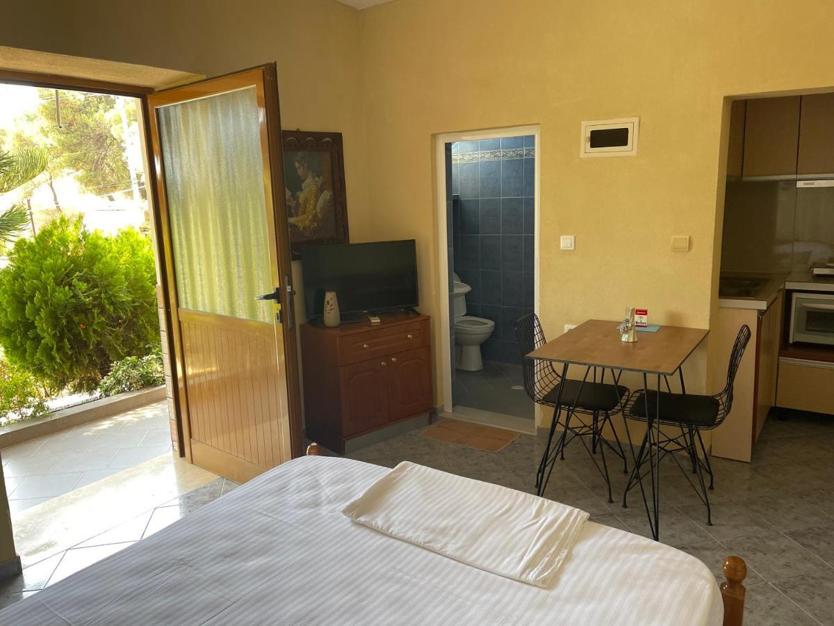 Elias Guest House Sarande Bagian luar foto