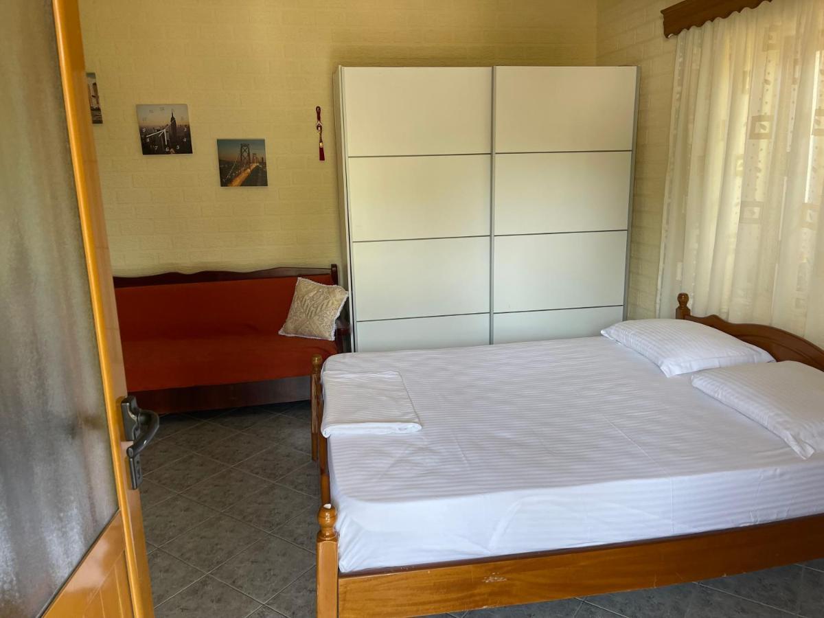 Elias Guest House Sarande Bagian luar foto