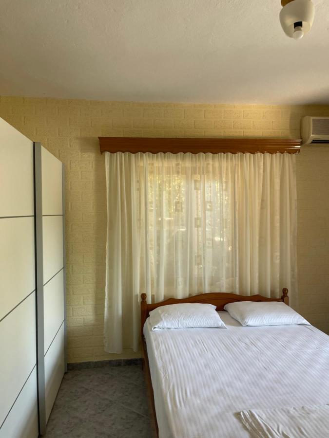 Elias Guest House Sarande Bagian luar foto